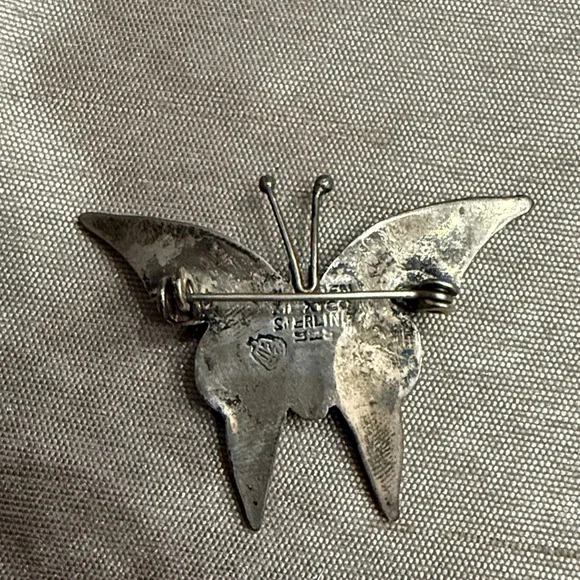 This is a vintage Mexican sterling silver butterfly brooch. - Picture 3 of 4